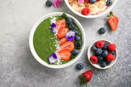 Matcha green tea breakfast superfoods smoothies bowl topped